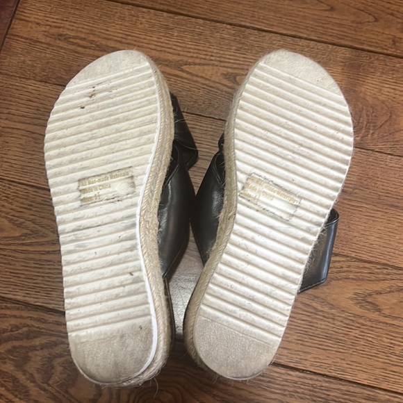 Women’s wedge sandal size 5 1/2 - Picture 3 of 3